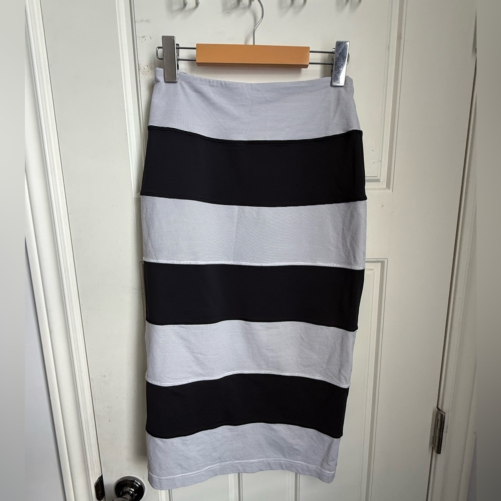 Lululemon Yoga Over Skirt, Wee Stripe White Ambient Grey/Black